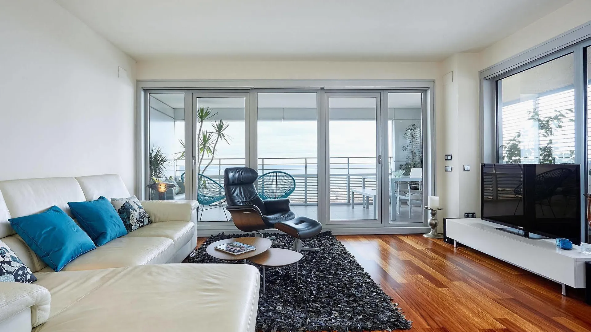 Urban District Apartments - Rambla Suites & Pool Barcelona