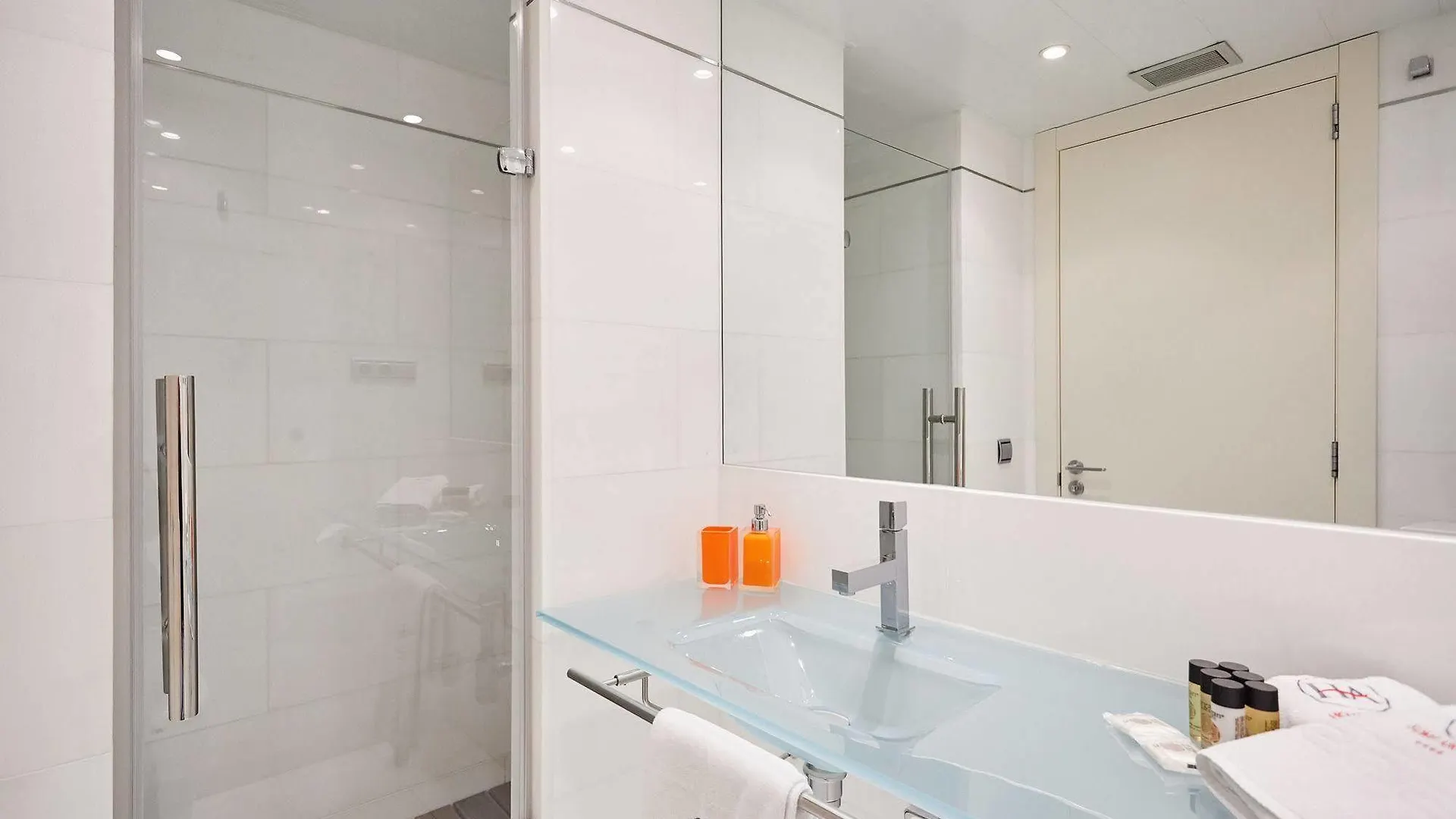 Urban District Apartments - Rambla Suites & Pool Barcelona 0*,