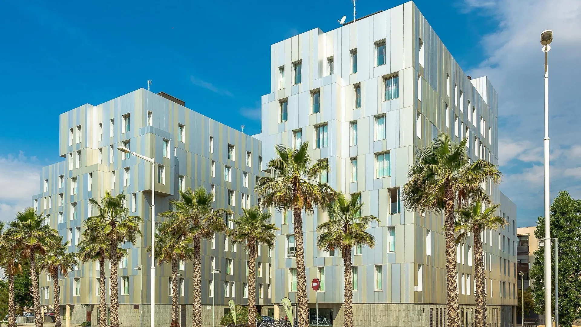 Urban District Apartments - Rambla Suites & Pool contacts