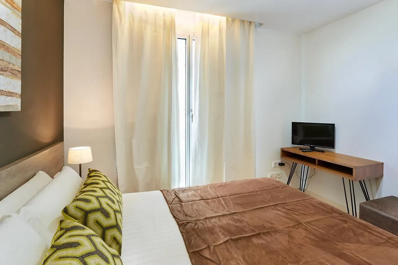 Urban District Apartments - Rambla Suites & Pool Barcelona
