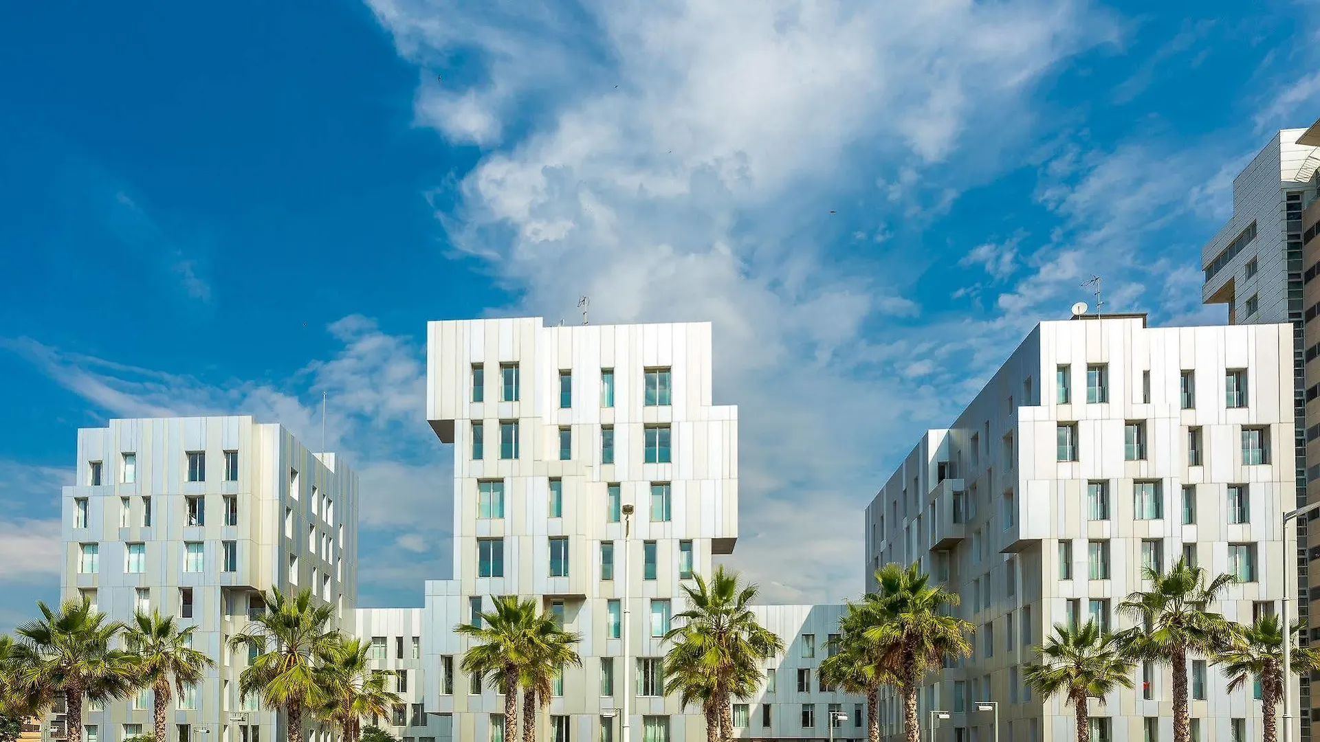 Urban District Apartments - Rambla Suites & Pool Barcelona Spain