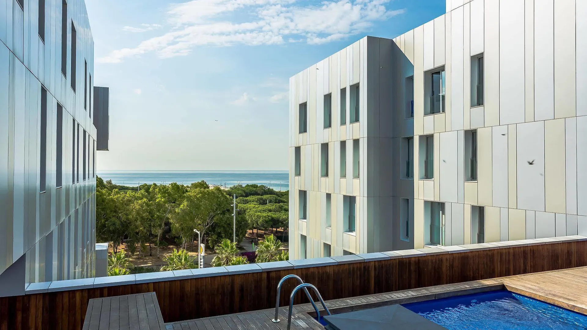 Urban District Apartments - Rambla Suites & Pool Barcelona