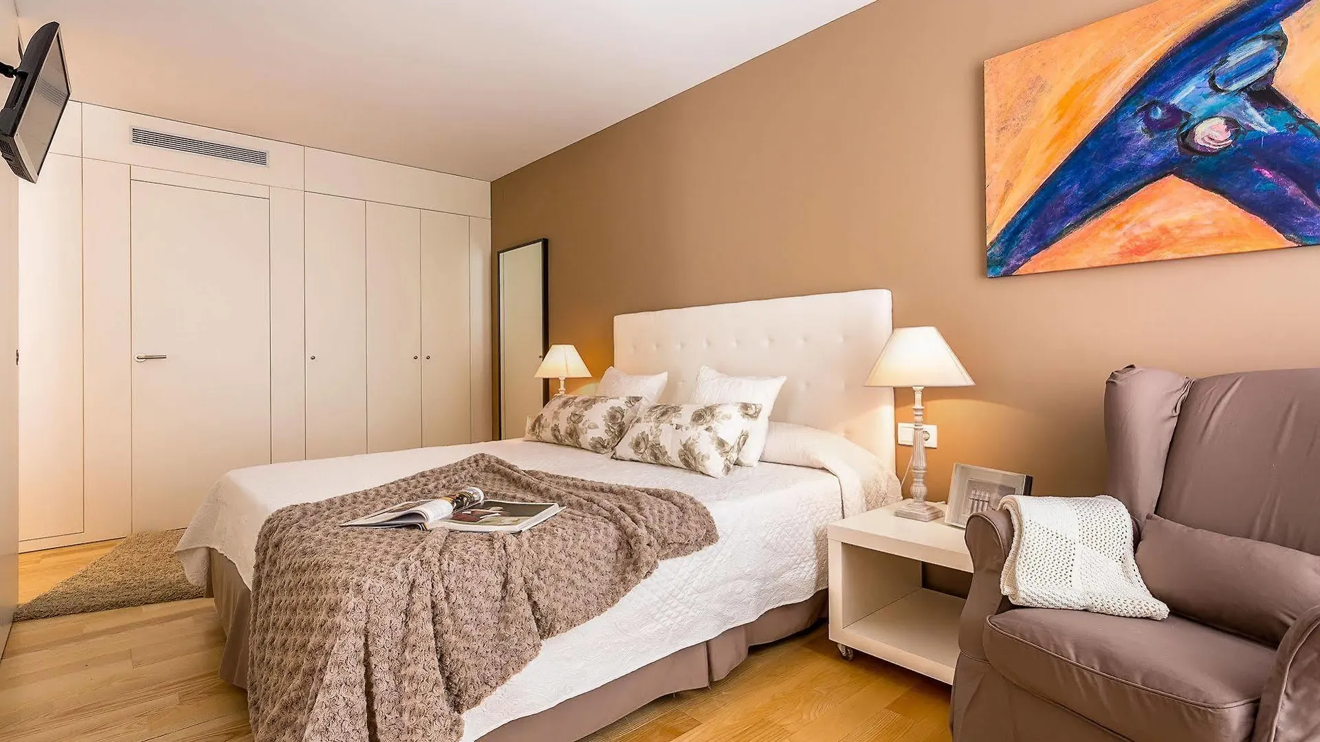 Urban District Apartments - Rambla Suites & Pool Barcelona Spain