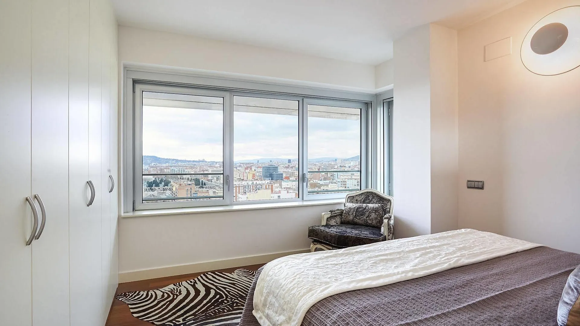 Urban District Apartments - Rambla Suites & Pool Barcelona