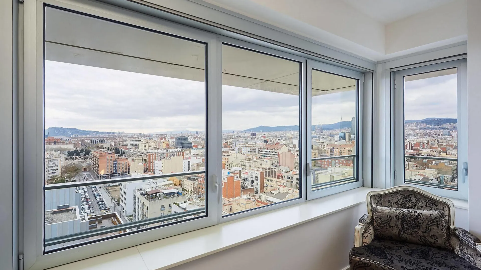 Urban District Apartments - Rambla Suites & Pool Barcelona Spain